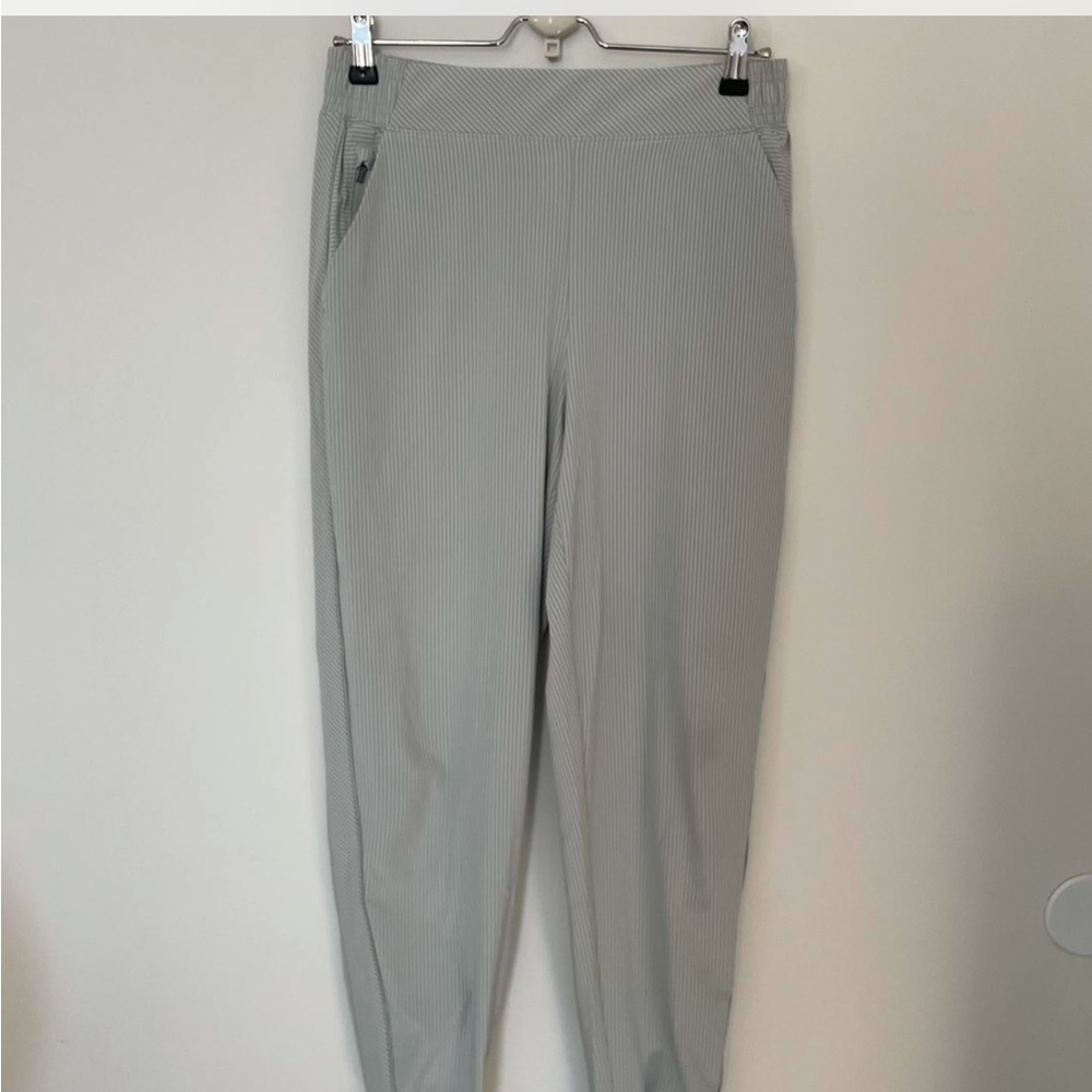 ATHLETA SIZE 8 PINSTRIPE JOGGERS